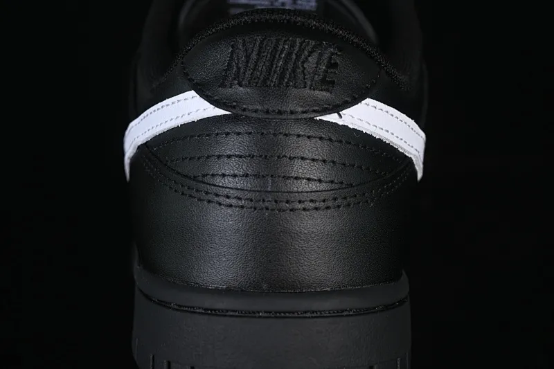 All Categories Nk SB Dunk Series Nk SB Dunk Low Low-top sneakers Nike SB Dunk Low All black and white hook Low-top casual sneakers IO7606-010